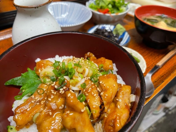 若鶏の照り焼き丼ひつまぶし定食