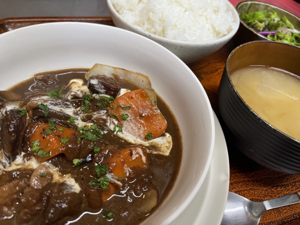 赤味噌仕立てのビーフシチュー定食