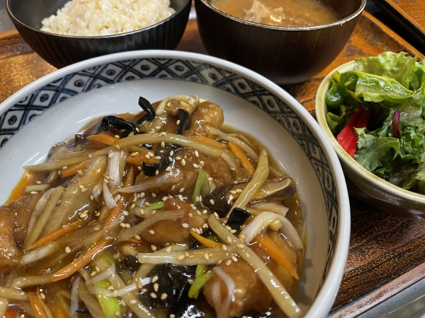 鶏の唐揚げ黒酢酸辣湯(サンラータン)餡かけ