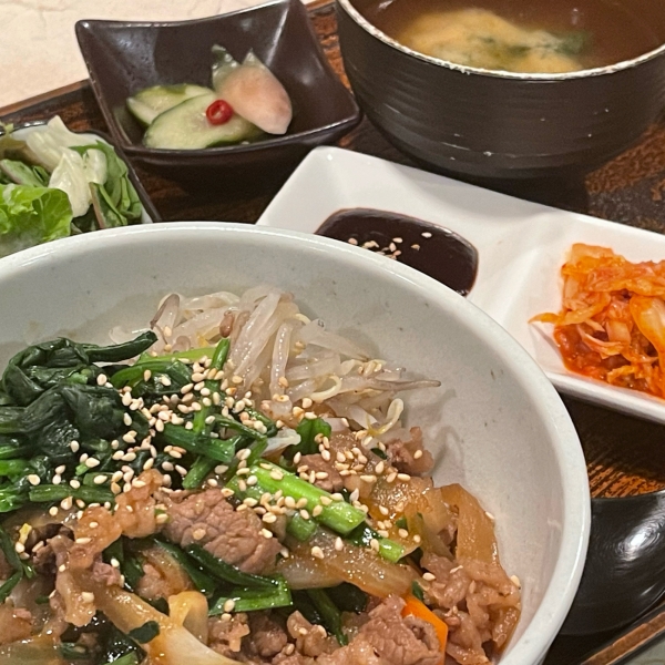 プルコギのってるビビンバ定食