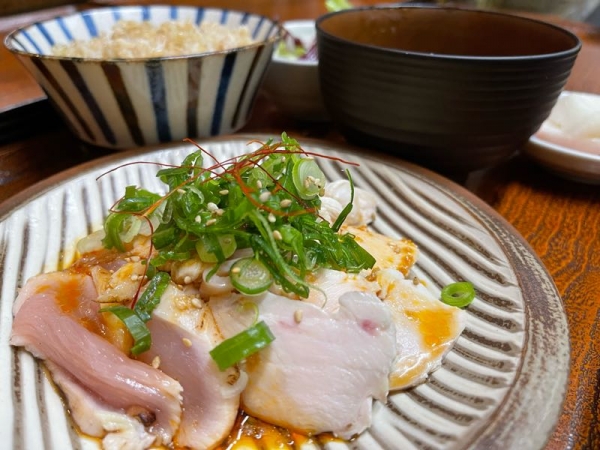 蒸し鶏と親鶏のたたき〜香味醤油〜