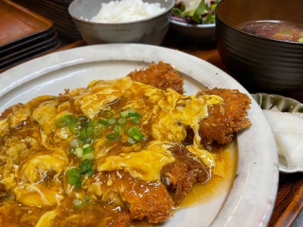 佐助とんかつの玉子餡かけ定食