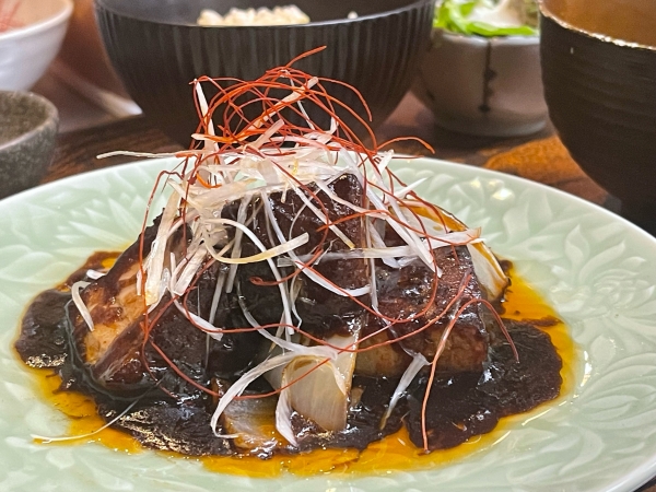 豚の角煮の黒酢豚定食