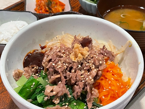 牛バラ生姜焼きのビビンバ定食