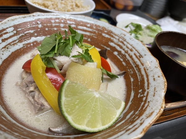 チキンのタイ風ココナッツクリーム煮定食